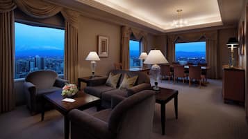 Dundyner, minibar, safe på rommet og skrivebord