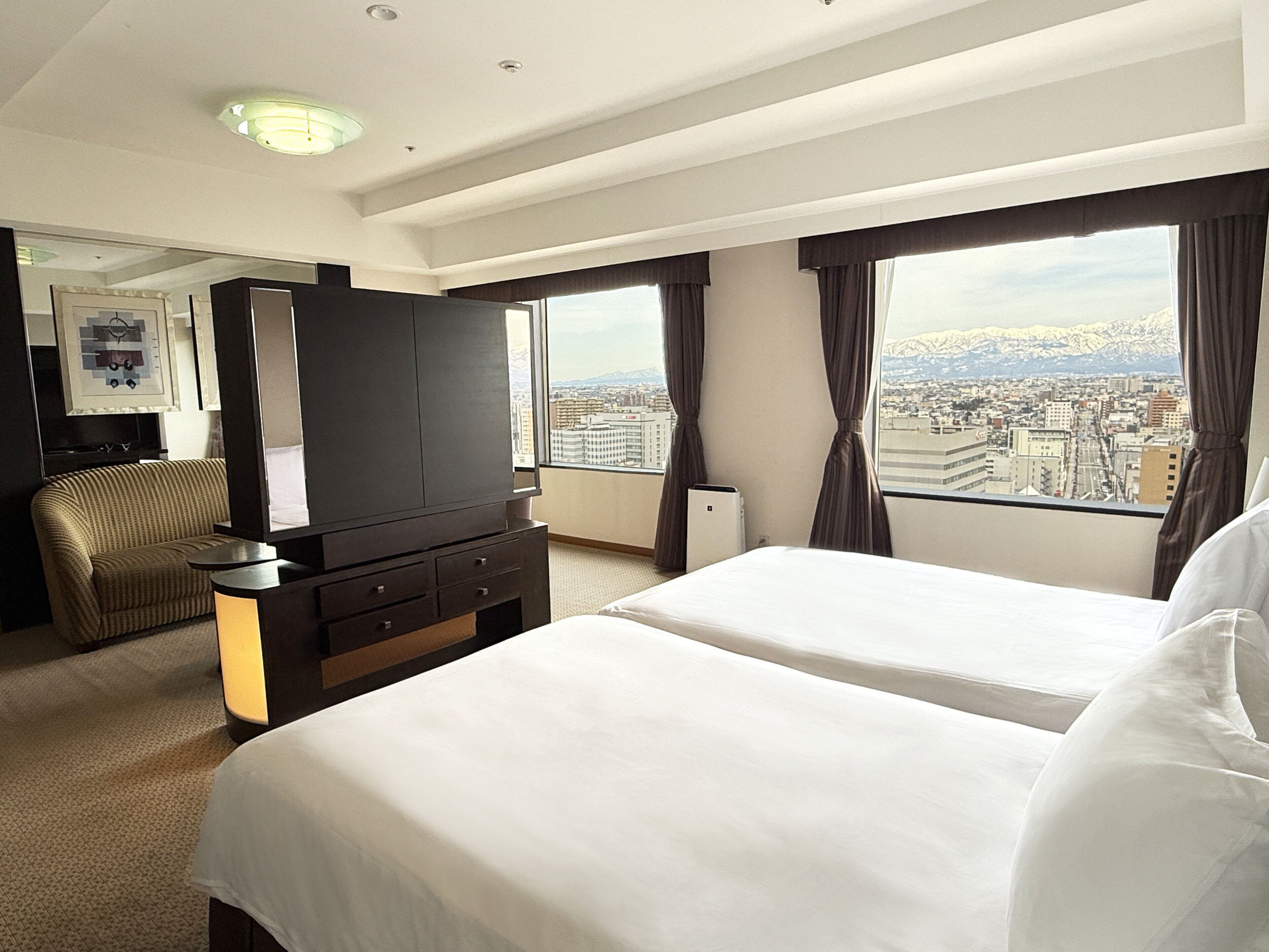 Down comforters, minibar, in-room safe, desk