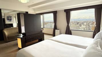 Down comforters, minibar, in-room safe, desk