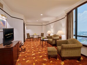 Deluxe Suite | Living area | Flat-screen TV