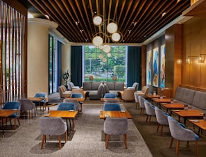 3 restaurants, breakfast, lunch served; local and international cuisine - Mardhiyyah Hotel and Suites (Shah Alam)