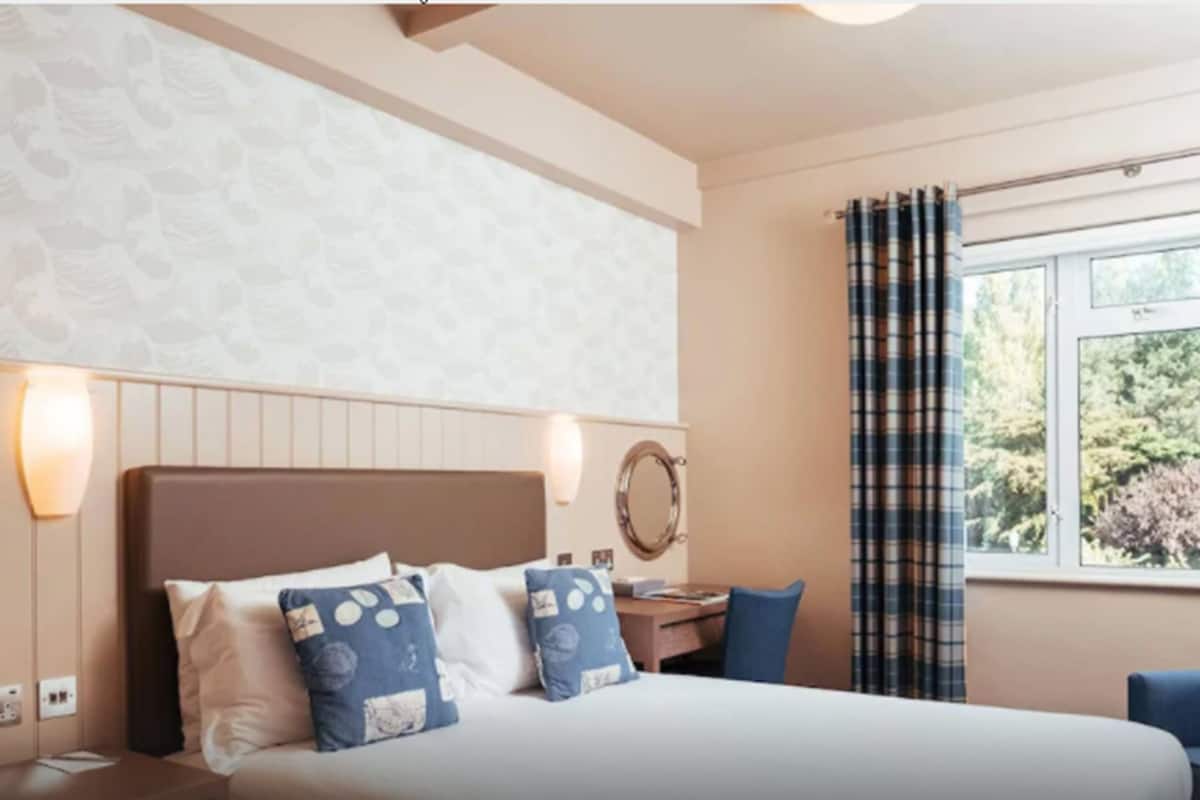 Standard Single Room (Inland View) | In-room safe, iron/ironing board, free WiFi, bed sheets