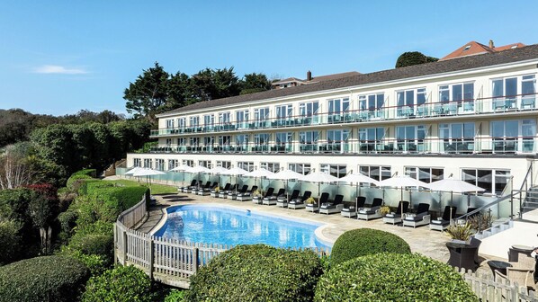 Seasonal outdoor pool, pool umbrellas