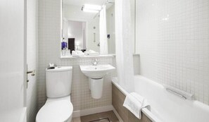 Classic Double or Twin Room | Bathroom