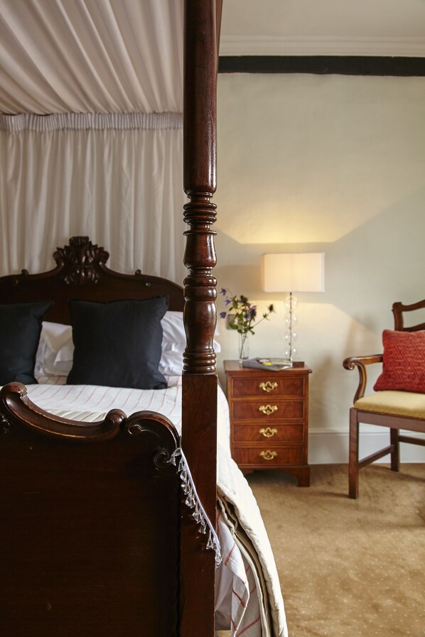 Junior Suite, 1 Double Bed | Premium bedding, in-room safe, blackout curtains, iron/ironing board