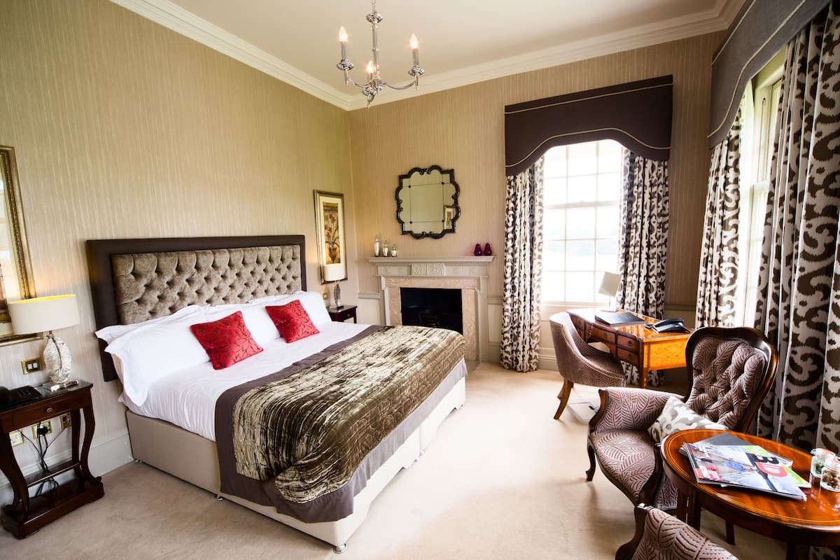 egyptian cotton sheets, premium bedding, in-room safe