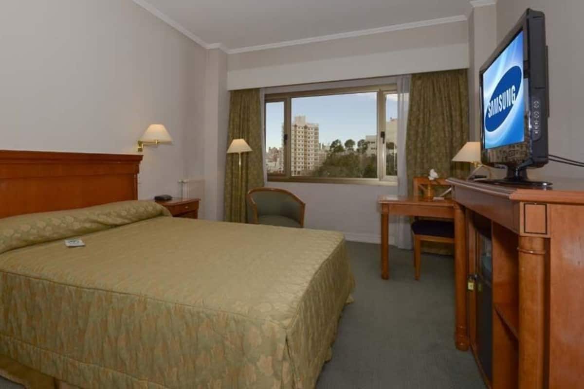 Minibar, in-room safe, desk, soundproofing
