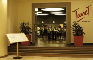 Dinner served, international cuisine - Austral Hotel (Comodoro Rivadavia)