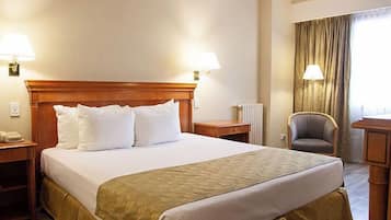 Executive Double Room, 1 Queen Bed | Minibar, in-room safe, desk, soundproofing