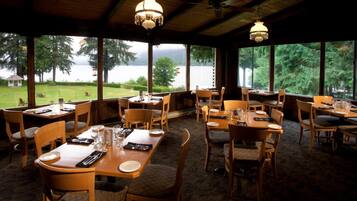 Breakfast, lunch, dinner served; American cuisine