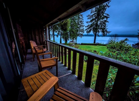 Quarto | Sacada. Lake Quinault Lodge