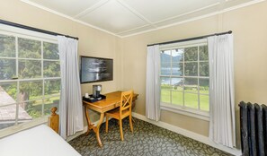 Single Room | Iron/ironing board, bed sheets, alarm clocks