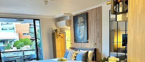 Deluxe-studio, 1 keskisuuri parisänky, kaupunkinäköala | Ruokailu omassa huoneessa