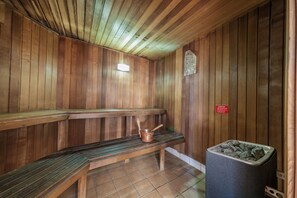 A sauna with wooden benches and a trash bin. - West End Central Apartments (South Brisbane)