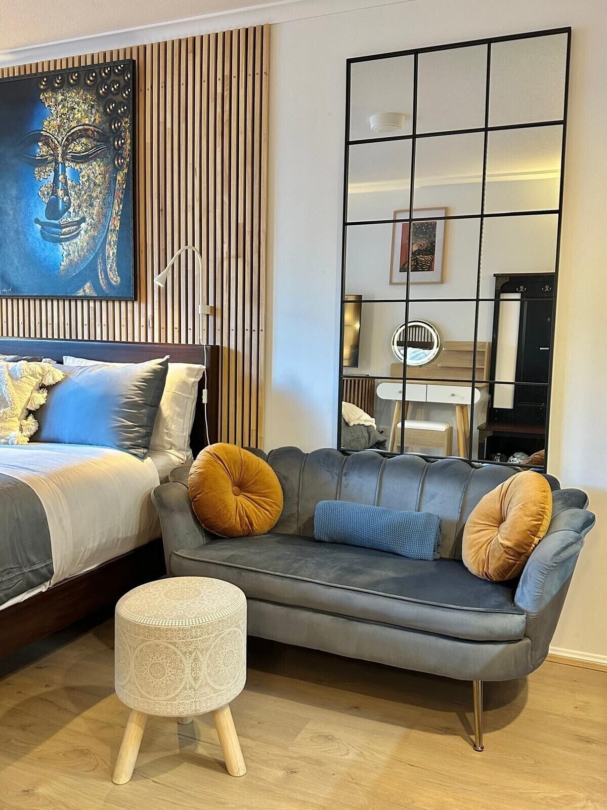 Deluxe Studio, 1 Queen Bed, City View | Living area | 40-inch TV with digital channels, iPod dock