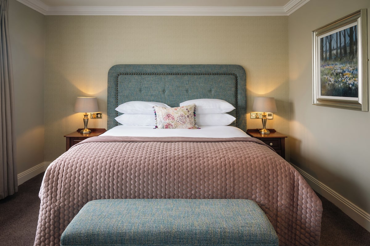 1 bedroom, premium bedding, down comforters, pillowtop beds