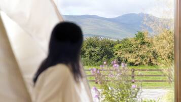 Sauna, hot tub, steam room, body treatments, hydrotherapy, aromatherapy