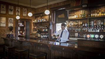 2 bars/lounges, gastropub