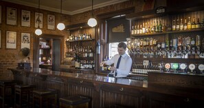 2 Bars/Lounges, Gastropub