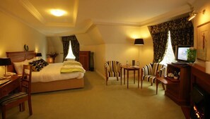 Deluxe Double or Twin Room | Egyptian cotton sheets, individually decorated, individually furnished