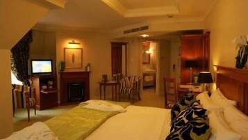 Deluxe Double or Twin Room | Egyptian cotton sheets, individually decorated, individually furnished