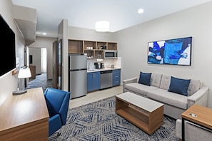Suite, 1 Bedroom (Bath Shower Combination) | Hypo-allergenic bedding, desk, laptop workspace, blackout drapes