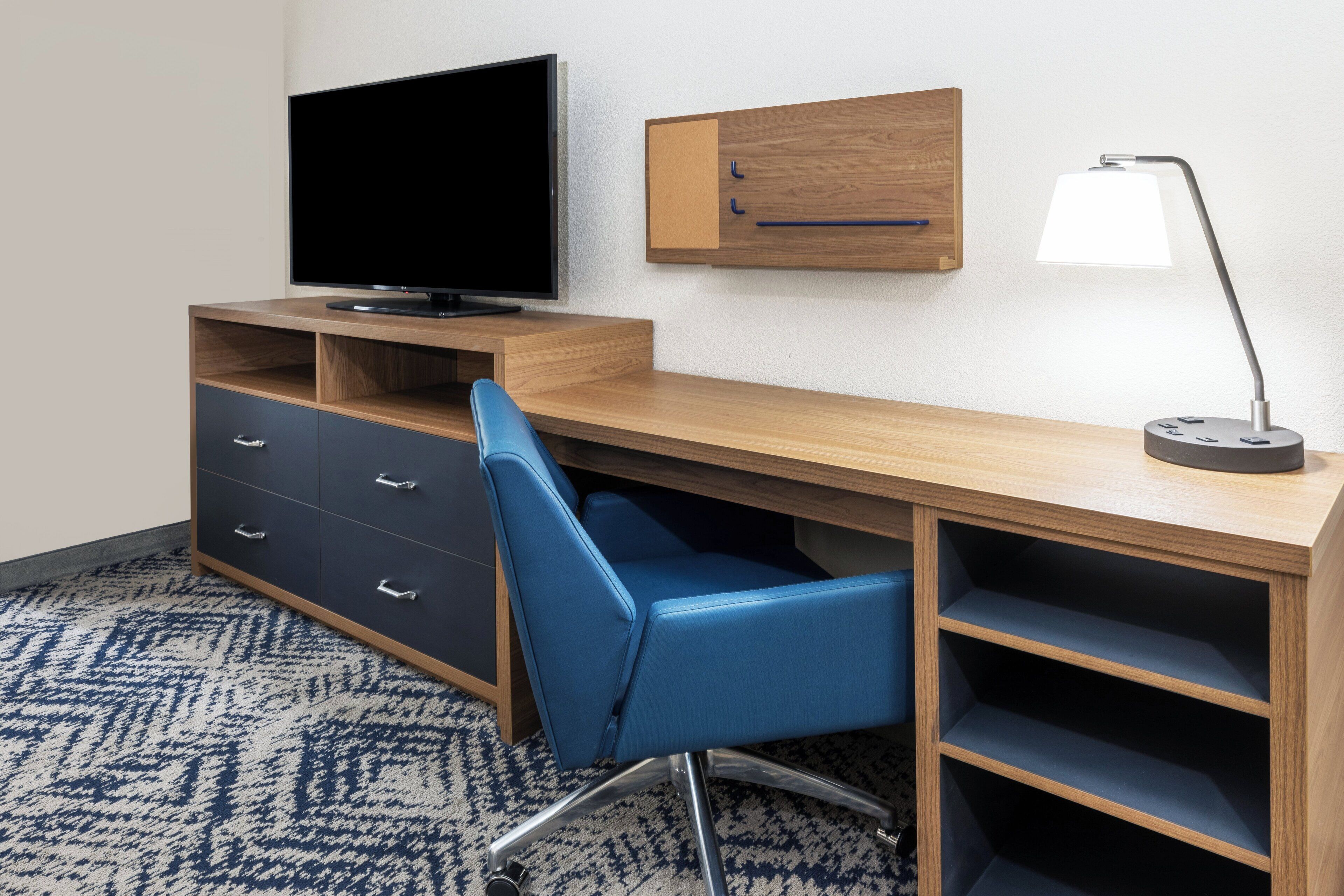 1 bedroom, hypo-allergenic bedding, desk, laptop workspace