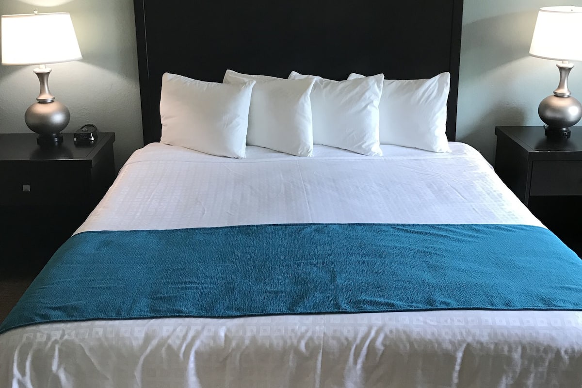 1 bedroom, premium bedding, pillow-top beds, blackout curtains