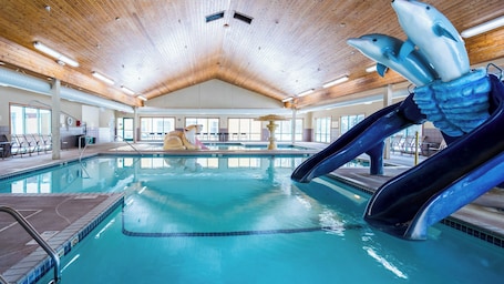 2 piscinas techadas. TownePlace Suites by Marriott Rochester