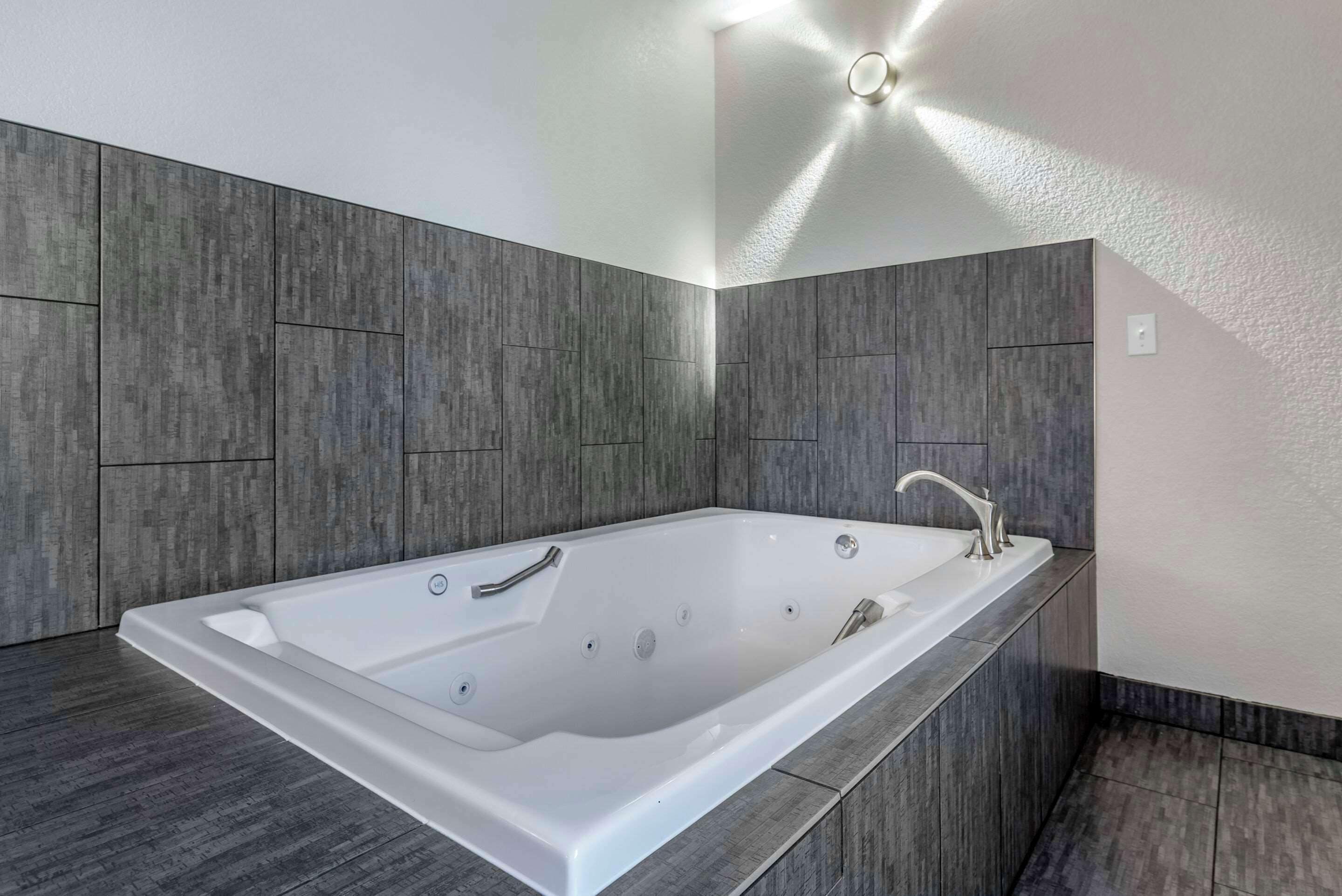 suite, 1 king bed, accessible, non smoking | pillow-top beds, iron/ironing board, cots/infant beds, free wifi