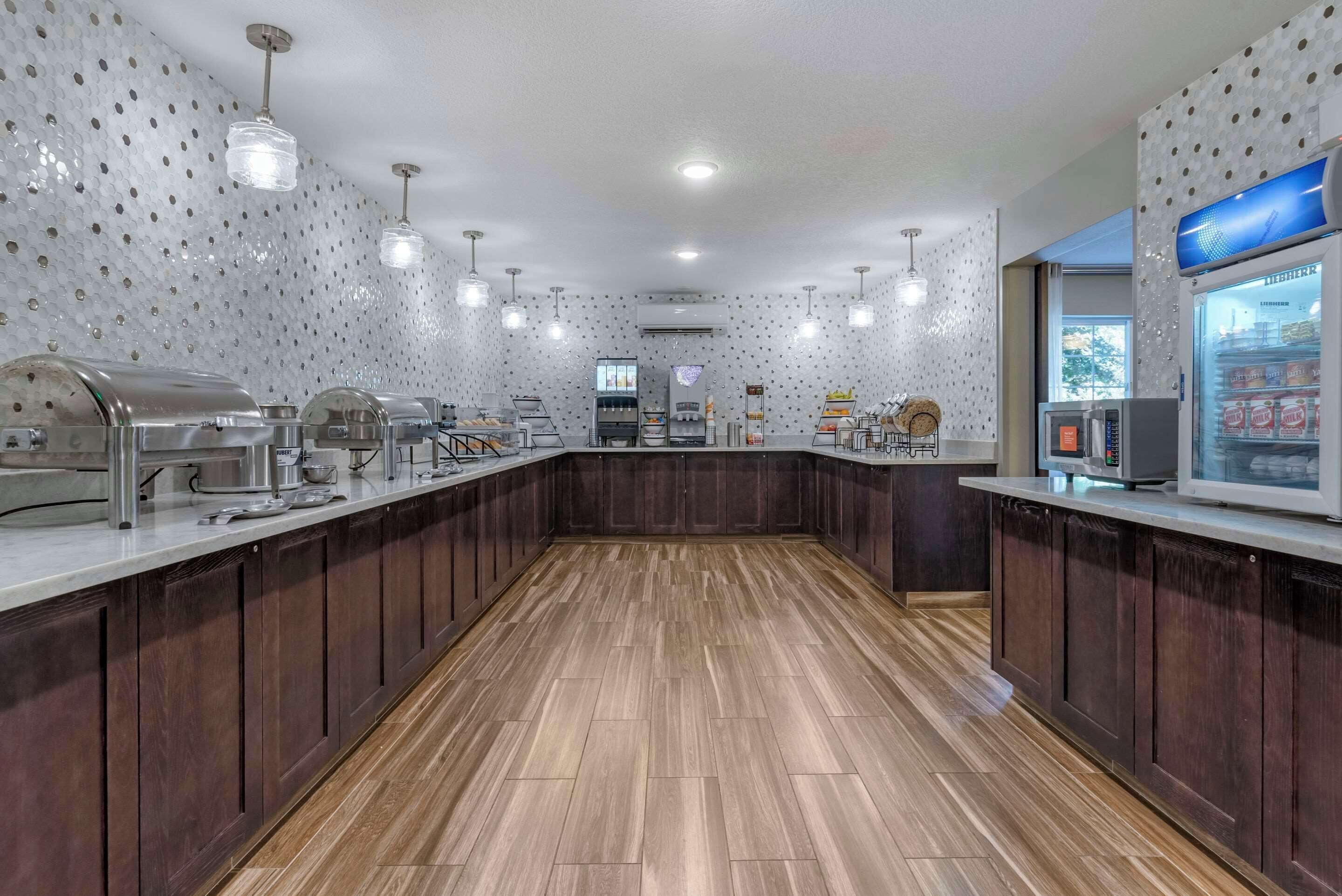 free buffet breakfast