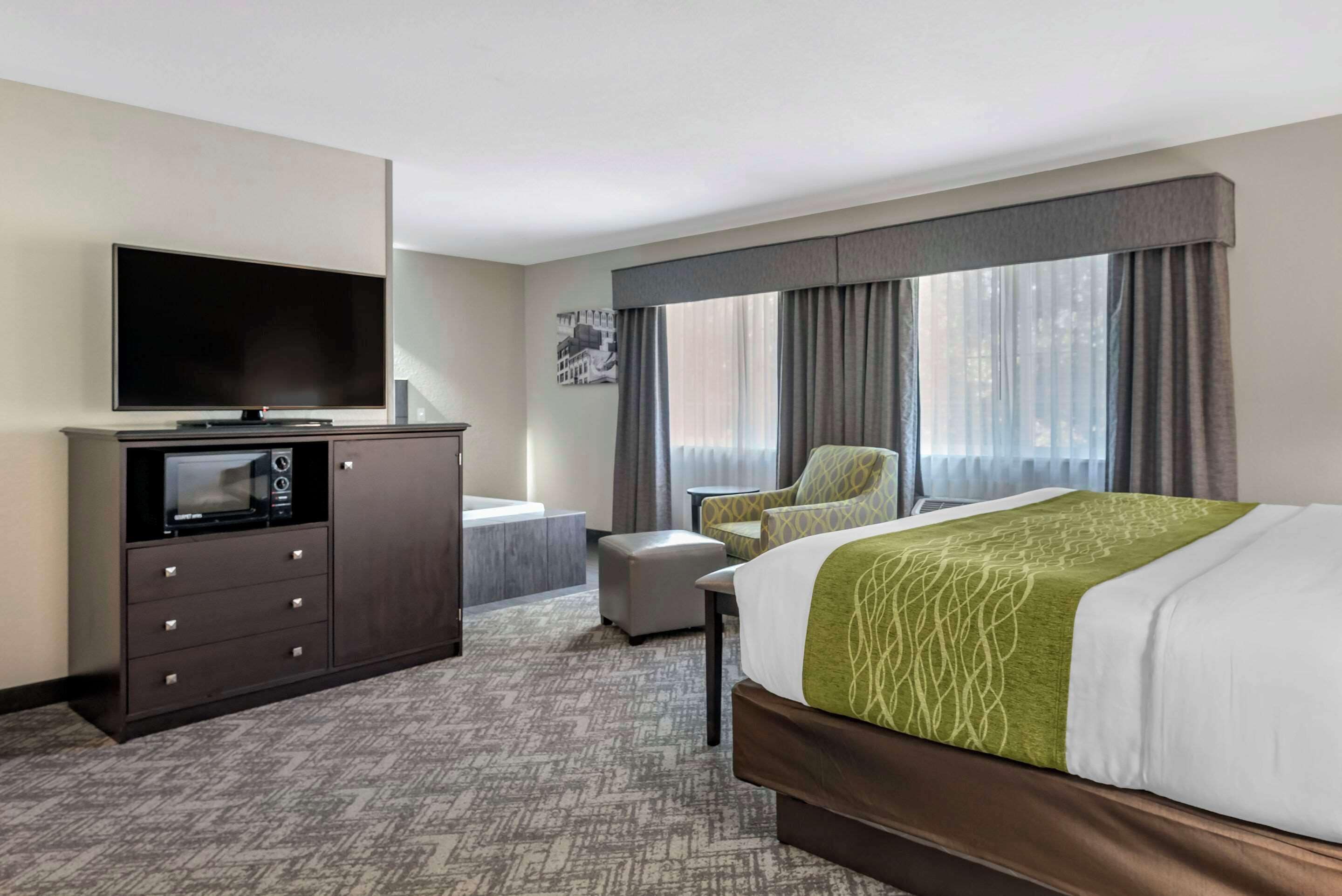 suite, 1 king bed, accessible, non smoking | pillow-top beds, iron/ironing board, cots/infant beds, free wifi