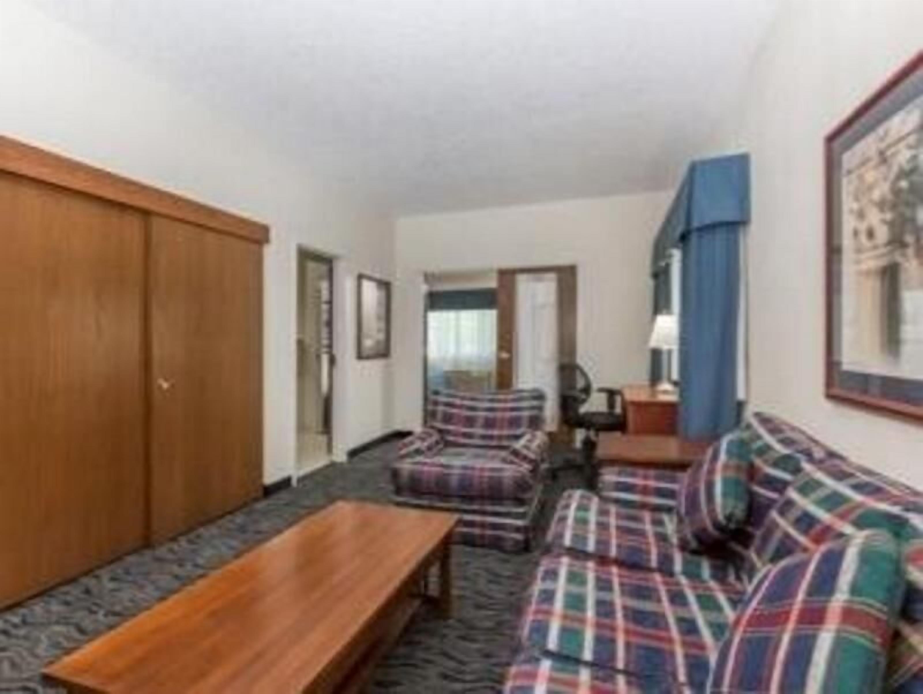 Living area | 32-inch flat-screen TV with satellite channels, TV, table football