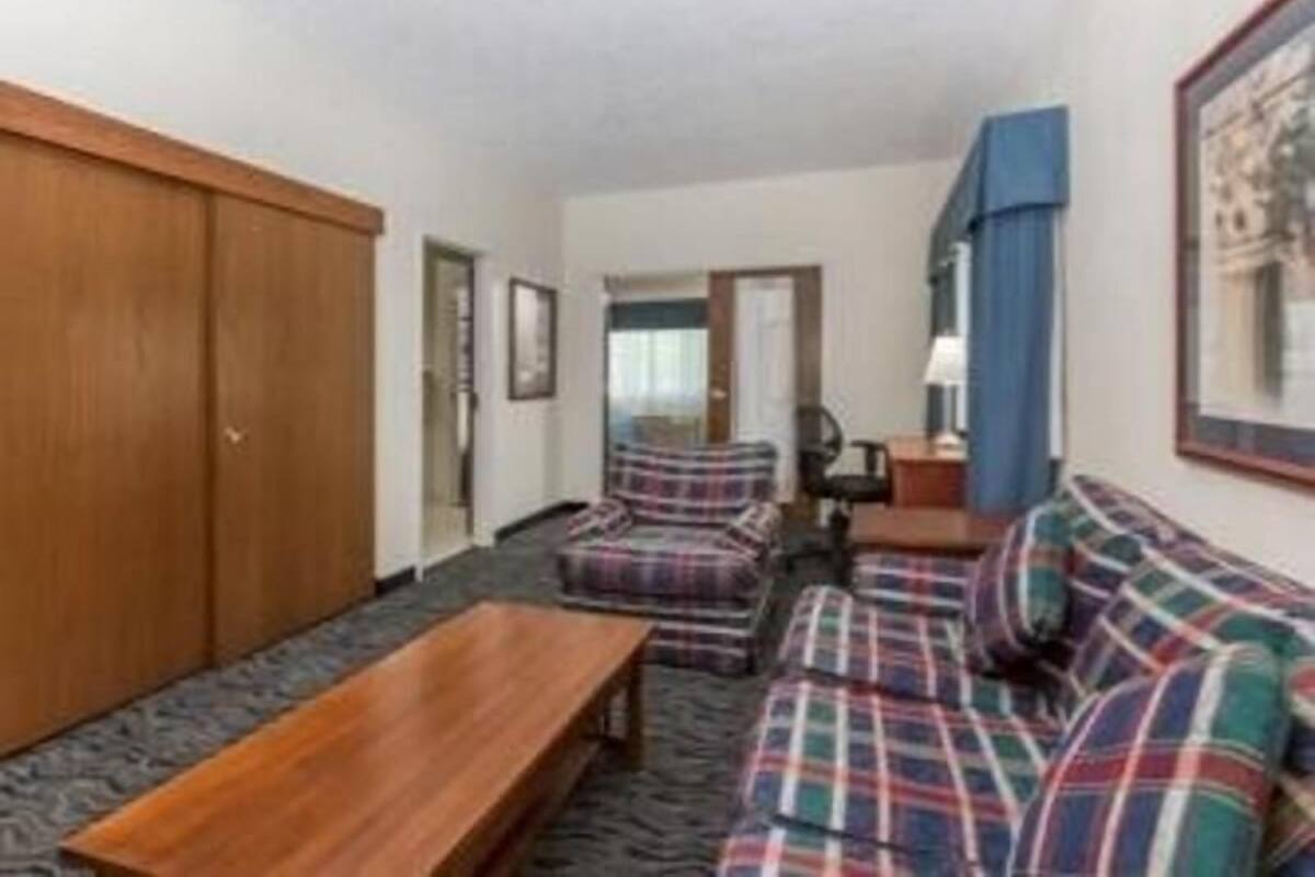 Living area | 32-inch flat-screen TV with satellite channels, TV, table football