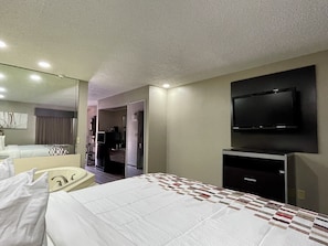 Suite, 1 King Bed, Non Smoking, Jetted Tub | Desk, blackout drapes, iron/ironing board, free WiFi