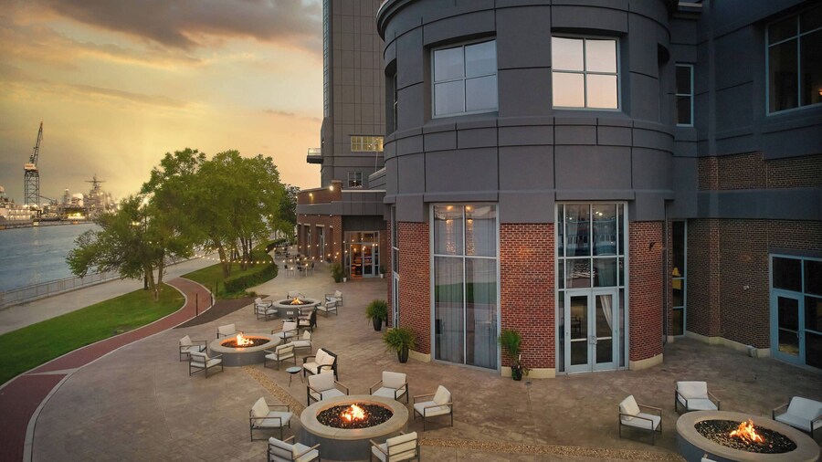 Renaissance Portsmouth-Norfolk Waterfront Hotel