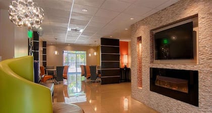 Days Inn & Suites by Wyndham Bonita Springs North Naples