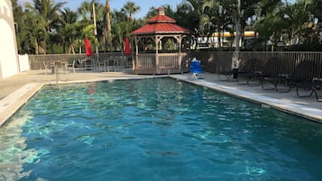 Utomhuspool