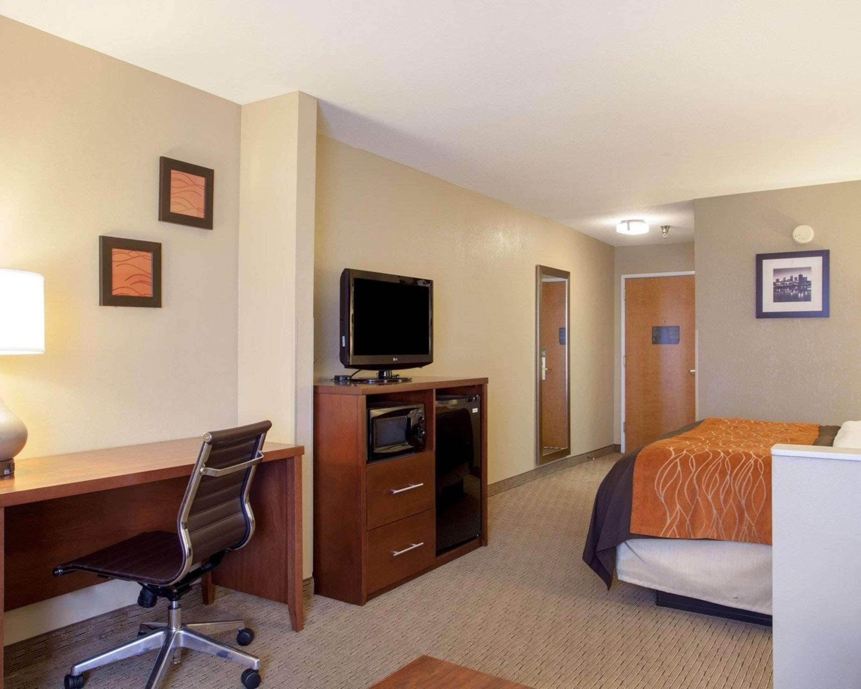 suite, 1 king bed, non smoking | desk, iron/ironing board, free cots/infant beds, rollaway beds
