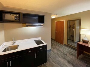 Room, 1 King Bed, Non Smoking (Efficiency) | Desk, iron/ironing board, free cribs/infant beds, rollaway beds