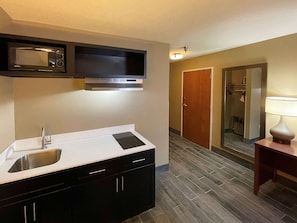 Room, 1 King Bed, Non Smoking (Efficiency) | Desk, iron/ironing board, free cots/infant beds, rollaway beds