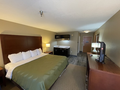 Quality Inn & Suites I-40 East