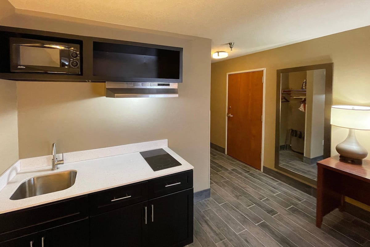 room, 1 king bed, non smoking (efficiency) | desk, iron/ironing board, free cots/infant beds, rollaway beds