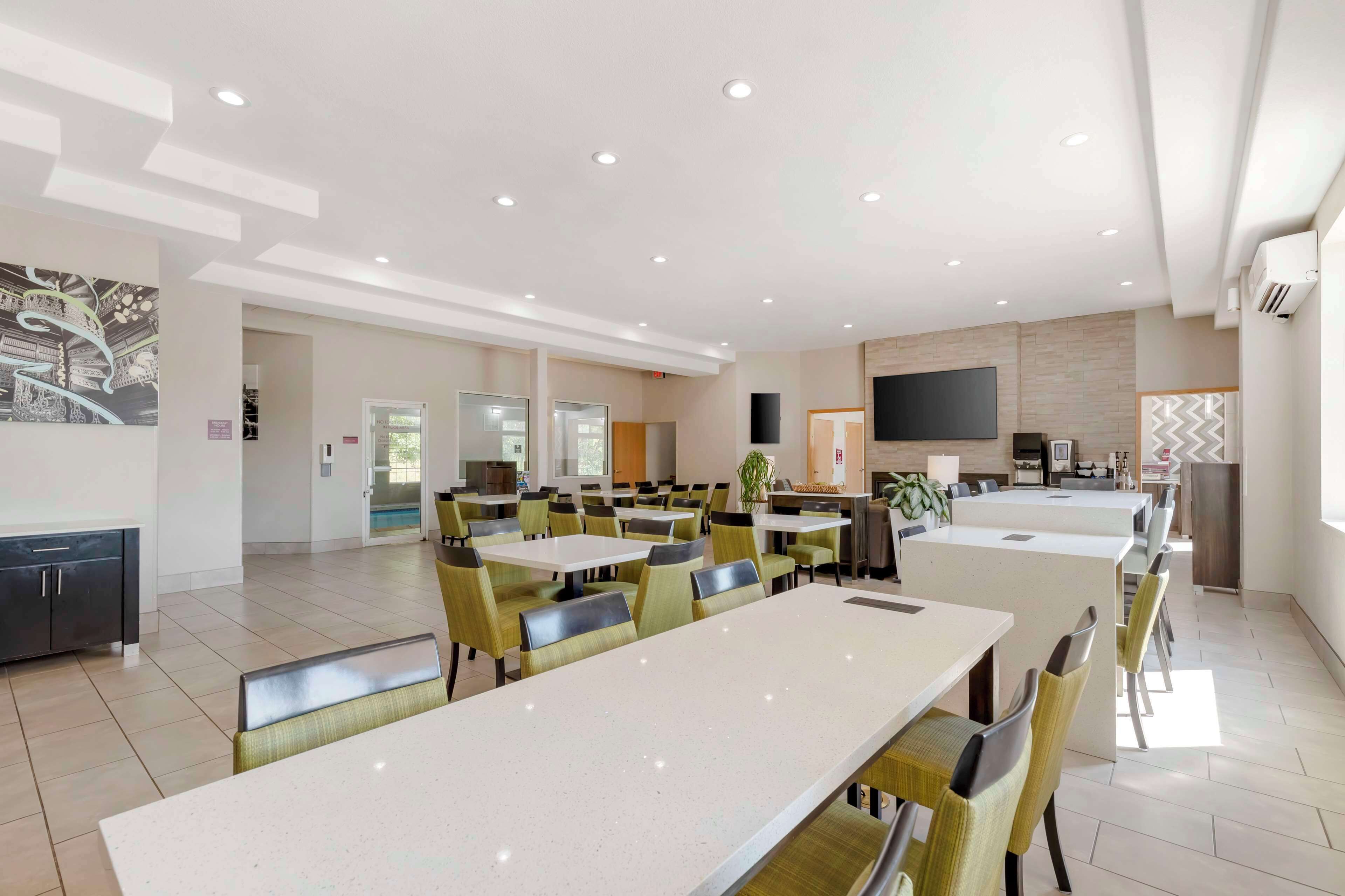 free daily full breakfast