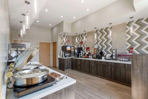 Free daily full breakfast - Best Western Plus Des Moines West Inn & Suites (Clive)