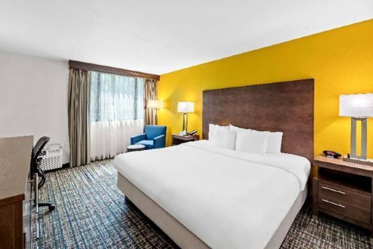 In-room safe, individually decorated, individually furnished, desk