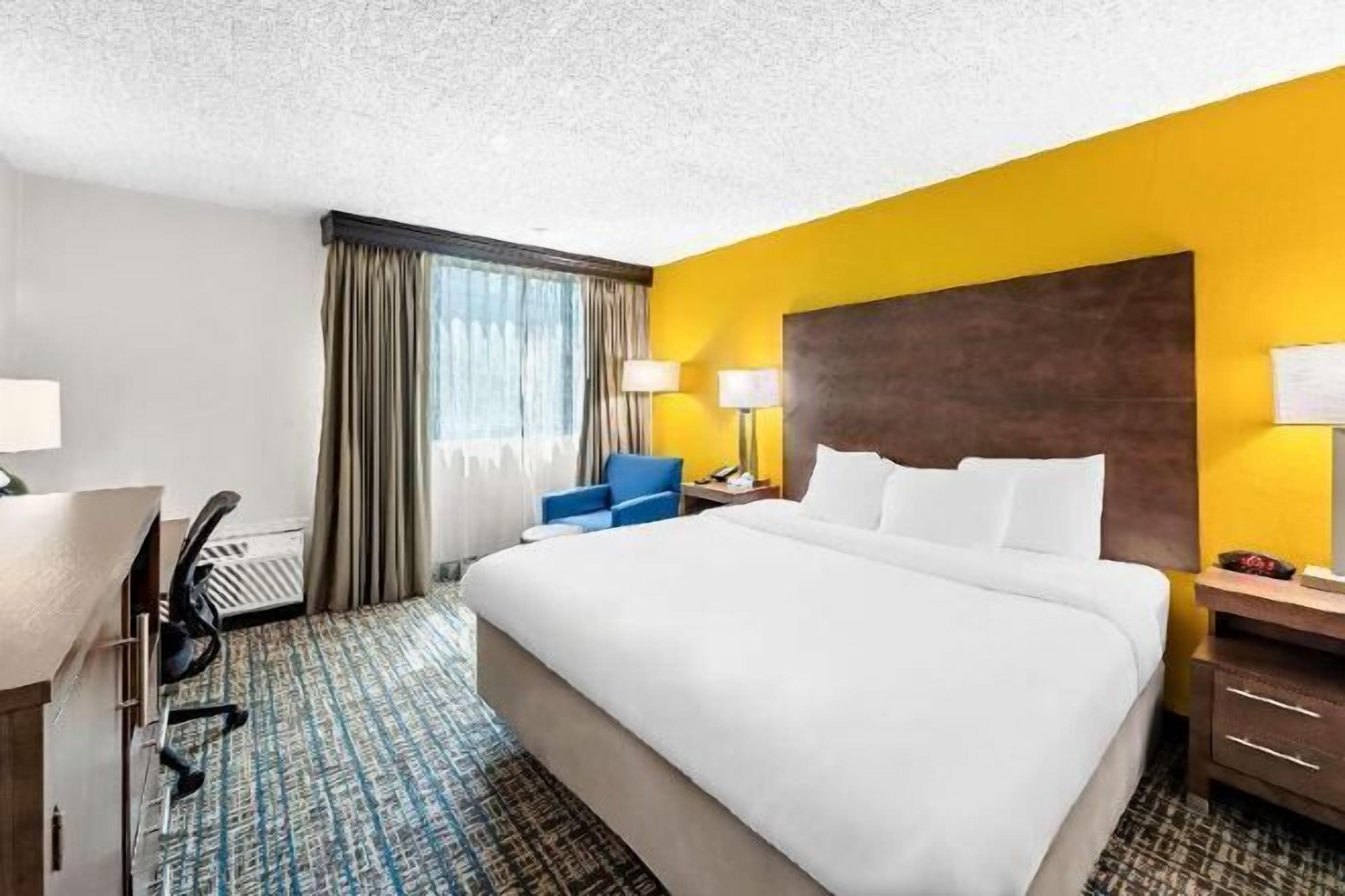 In-room safe, individually decorated, individually furnished, desk