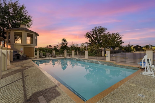 Best Western Plus North Houston Inn & Suites