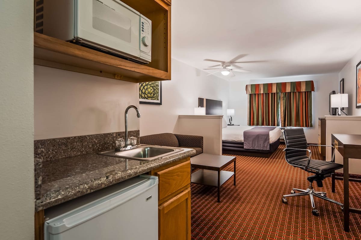 suite, 1 king bed, non smoking, refrigerator & microwave | desk, iron/ironing board, free wifi, bed sheets