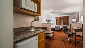 Suite, 1 King-Bett, Nichtraucher, Kühlschrank und Mikrowelle | Schreibtisch, Bügeleisen/Bügelbrett, kostenloses WLAN, Bettwäsche